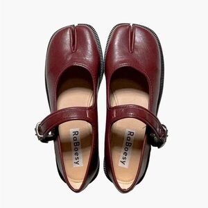 Rabies y Burgundy Mary Jane Shoes